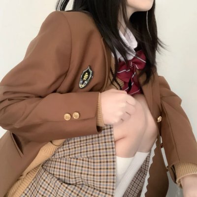 请别相信她